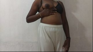 न्यूड फोटोज हूट के दौरान कविता Video